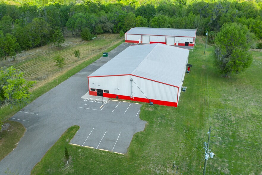 More Photos Of 3073 NE 37th Pl, Wildwood Warehouse For Lease