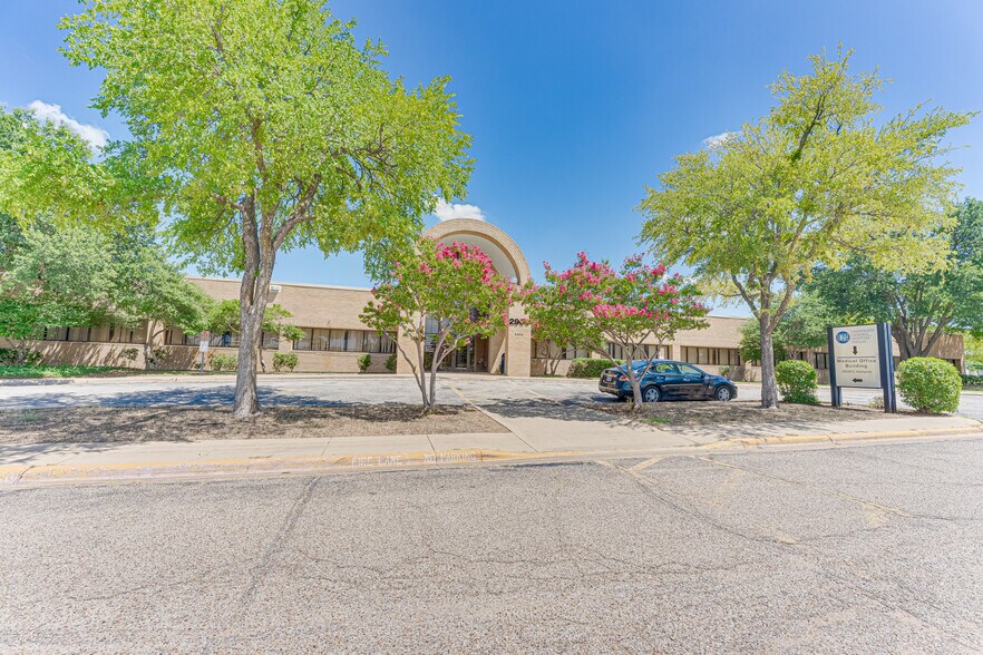 More Photos Of 2909 S Hampton Rd, Dallas Medical For Sale