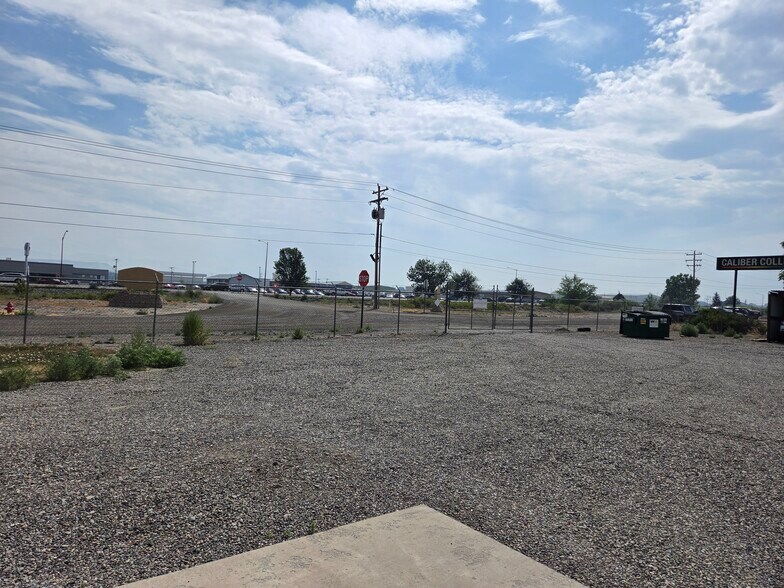 More Photos Of 1765 Launa Dr, Montrose Flex For Sale