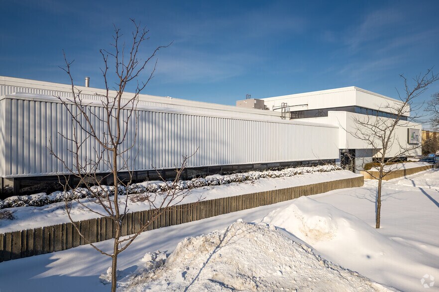More Photos Of 1875 Ave 52nd, Montréal Manufacturing For Lease