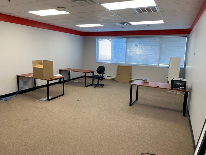 More Photos Of 180 Adams Ave, Hauppauge Flex For Lease