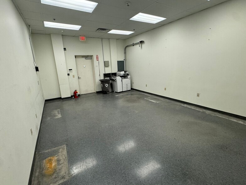 More Photos Of 2057 E Maule Ave, Las Vegas Warehouse For Lease