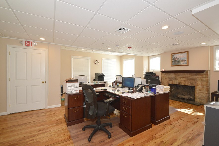 More Photos Of 590 Sunrise Hwy, Baldwin Freestanding For Lease