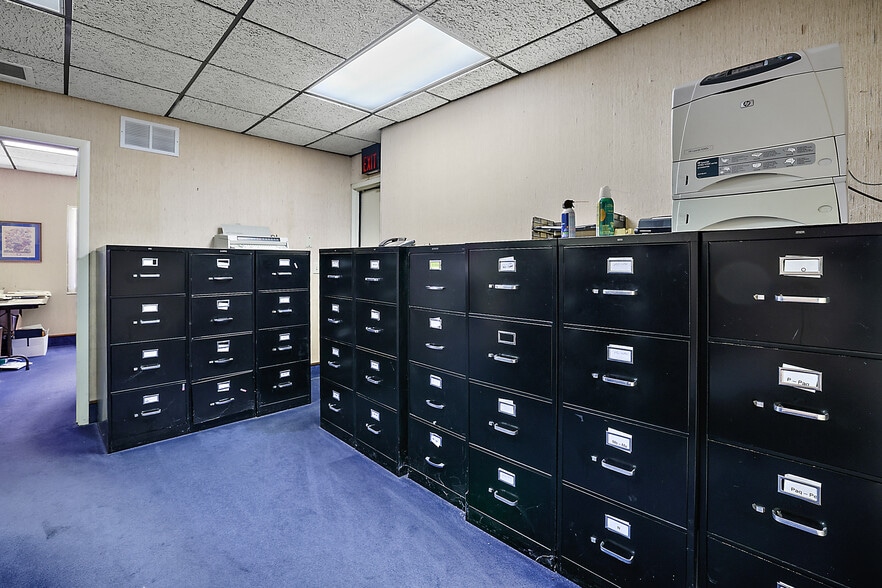 More Photos Of 400 Webster St, Leesburg Office For Lease