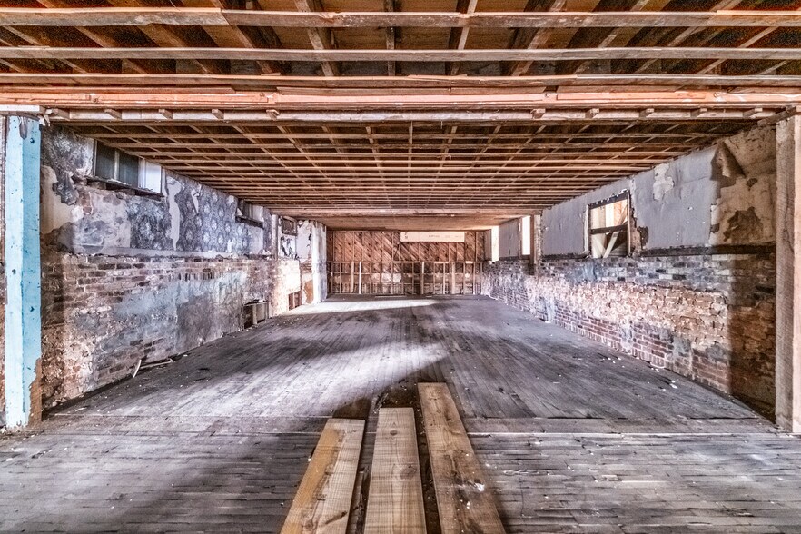 More Photos Of 177-179 N Main St, Russellville Storefront For Lease