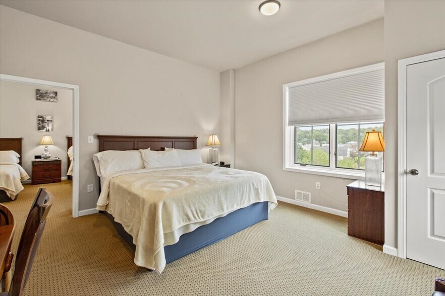 More Photos Of 49 Florida Ave, Amsterdam Hospitality For Sale