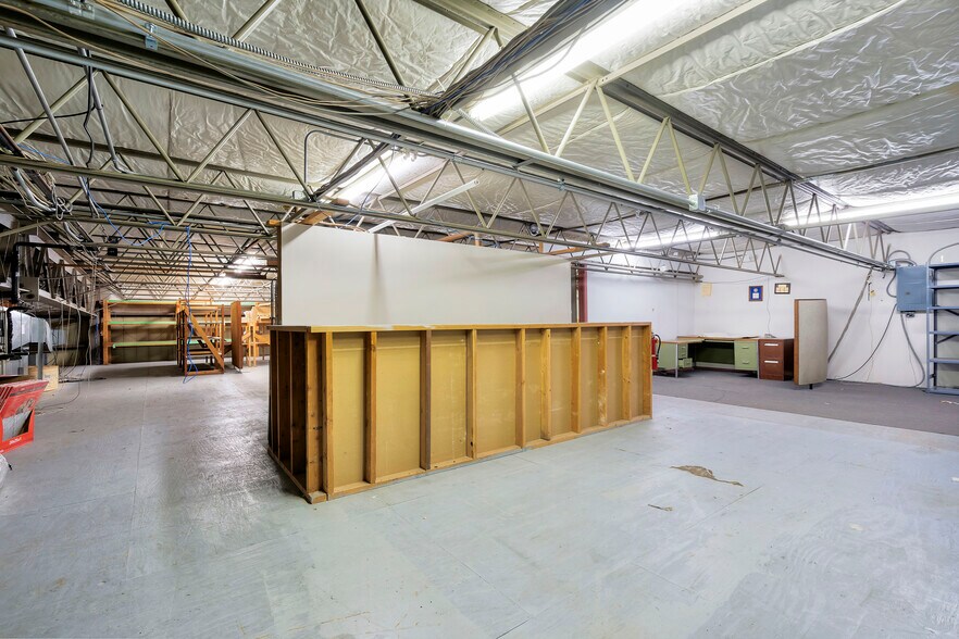 More Photos Of 3050 6th St SW, Cedar Rapids Warehouse For Lease