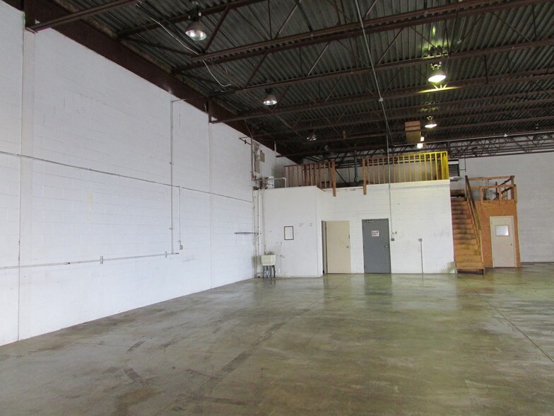 More Photos Of 14033-14055 Achyl Ave, Warren Warehouse For Sale