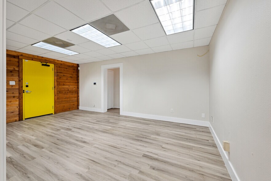 More Photos Of 11204 Bluff Bend Dr, Austin Light Manufacturing For Lease