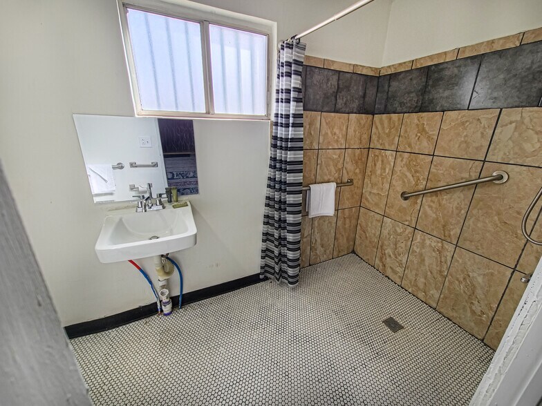 More Photos Of 6941 Alameda Ave, El Paso Hotel For Sale