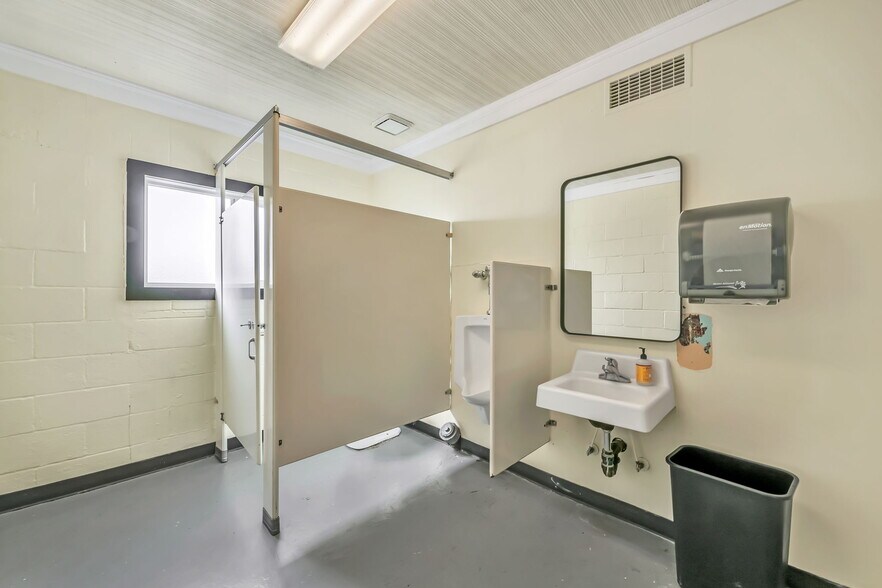 More Photos Of 31414 Harris Dr, Harrisburg Lodge Meeting Hall For Sale