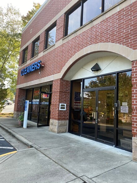 More Photos Of 5430 New Northside Dr, Atlanta Storefront Retail Office For Lease