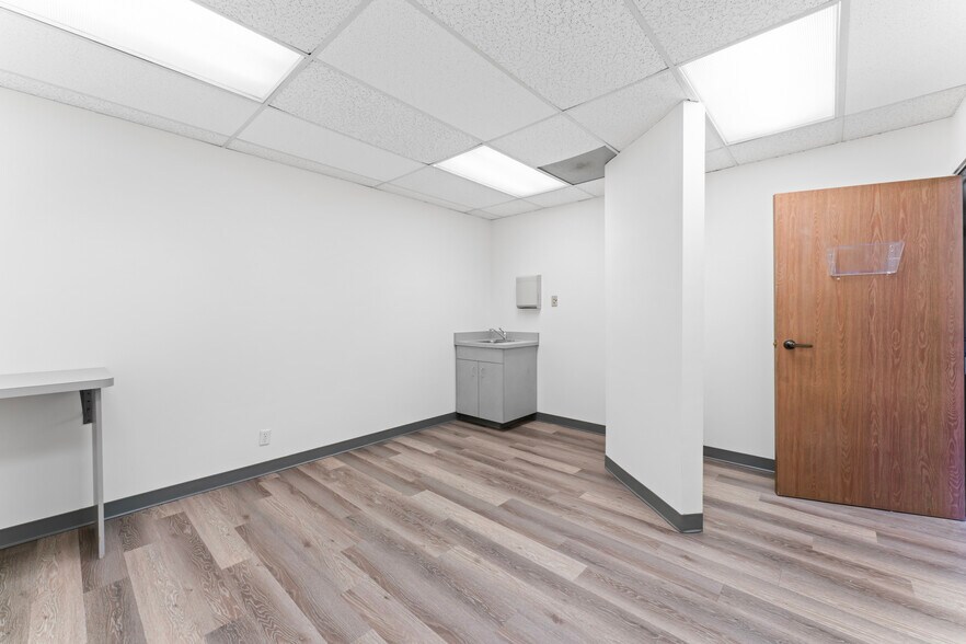 More Photos Of 2460 N Ponderosa Dr, Camarillo Medical For Sale