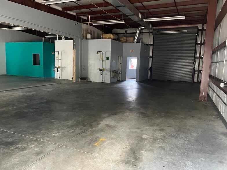 More Photos Of 2433 S 86th St, Tampa Warehouse For Lease