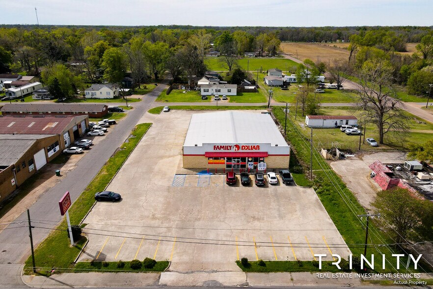 More Photos Of 504 N EE Wallace Blvd, Ferriday Storefront For Sale