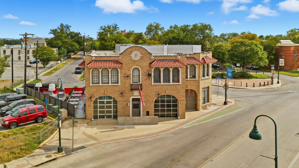 More Photos Of 604 S Alamo St, San Antonio Freestanding For Lease