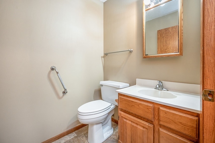 More Photos Of 311 S Nicollet St, Blue Earth Healthcare For Sale