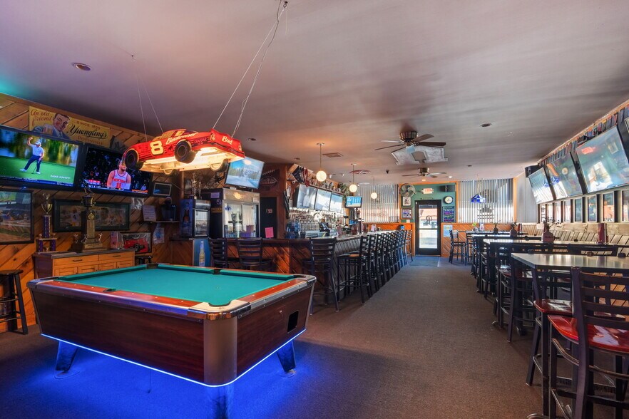 More Photos Of 1524 Van Vranken Ave, Schenectady Bar For Sale