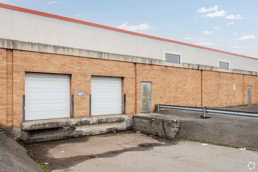 More Photos Of 15 Triangle Blvd, Carlstadt Warehouse For Lease