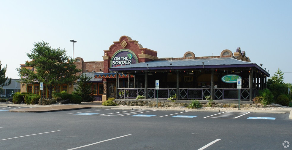 Primary Photo Of 115 Glensford Dr, Fayetteville Restaurant For Lease