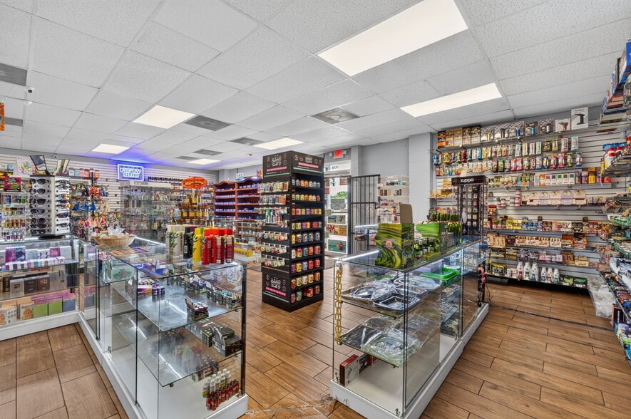 More Photos Of 1938 S Glenstone Ave, Springfield General Retail For Sale