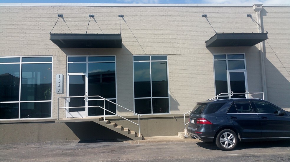 More Photos Of 1319-1359 Motor Cir, Dallas Warehouse For Lease