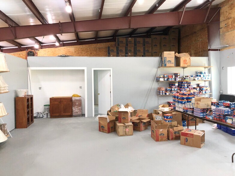 More Photos Of 3879 Fort Worth Hwy, Weatherford Showroom For Sale
