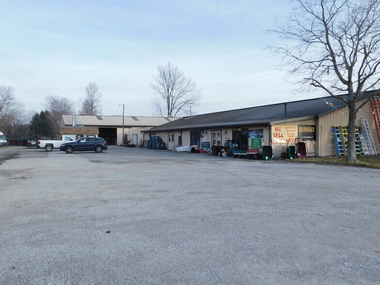 More Photos Of 2086 E US Highway 36, Rockville Convenience Store For Sale