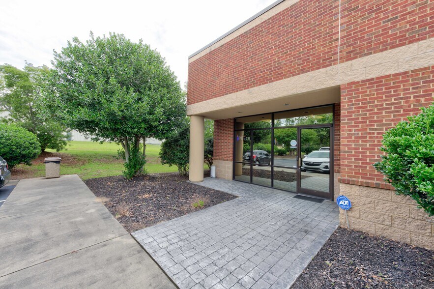 More Photos Of 475 Industrial Dr, Lexington Showroom For Sale
