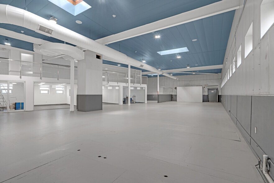 More Photos Of 3114 Tonnelle Ave, North Bergen Showroom For Lease