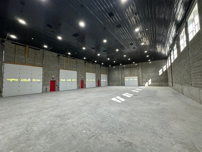 More Photos Of 15 Commerce St, Hawthorne Parking Garage For Lease