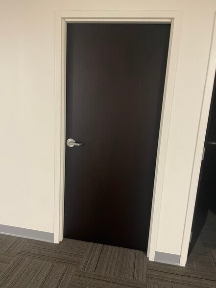More Photos Of 4901 W Irving Park Rd, Chicago Unknown For Lease