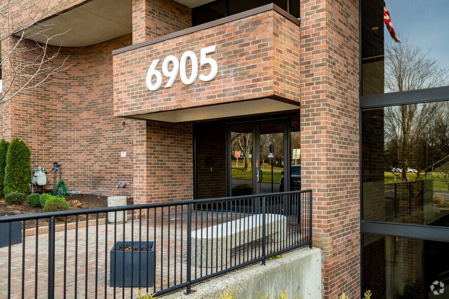 More Photos Of 6905 Telegraph Rd, Bloomfield Hills Office For Lease