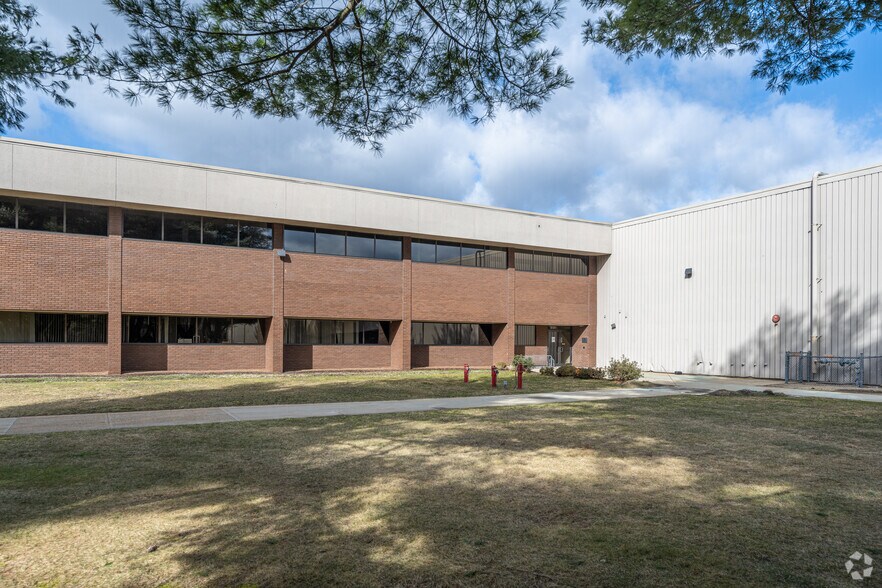 More Photos Of 1600 Division Rd, West Warwick Distribution For Lease