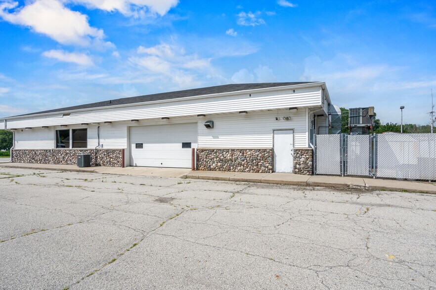 More Photos Of W7293 US Highway 10 114, Menasha Auto Dealership For Sale