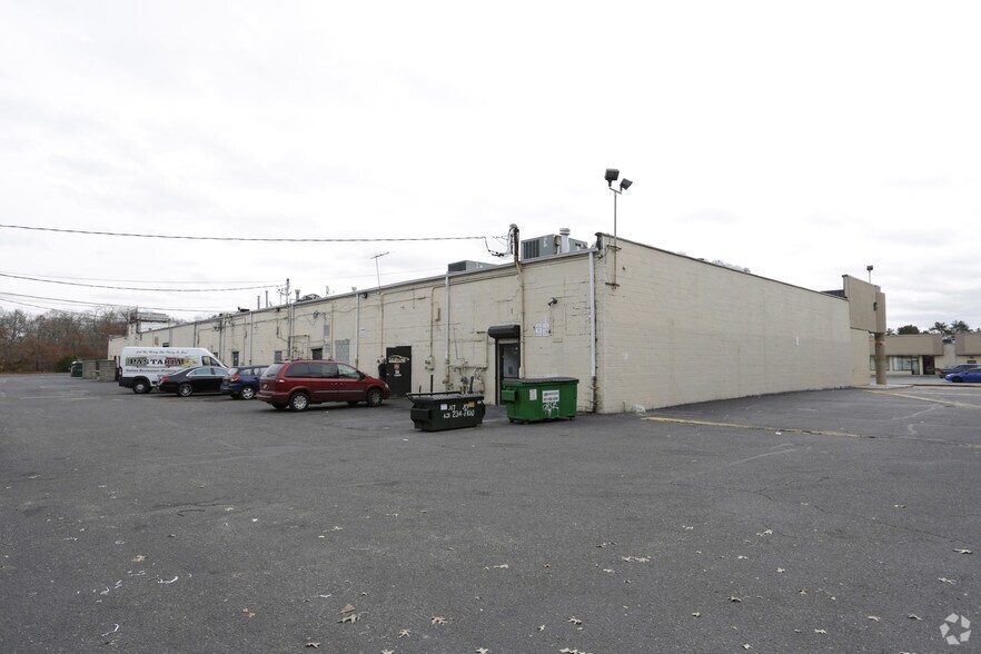 More Photos Of 3197-3265 Horse Block Rd, Medford Unknown For Lease