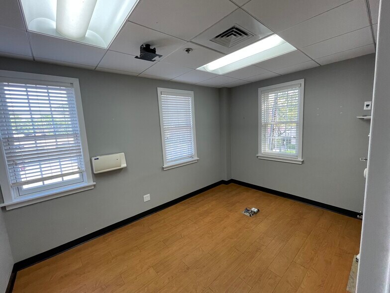 More Photos Of 52 Beach Rd, Fairfield Medical For Sale