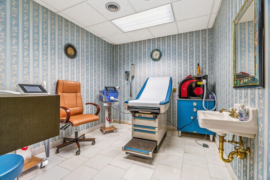 More Photos Of 255 Dueber Ave SW, Canton Medical For Sale