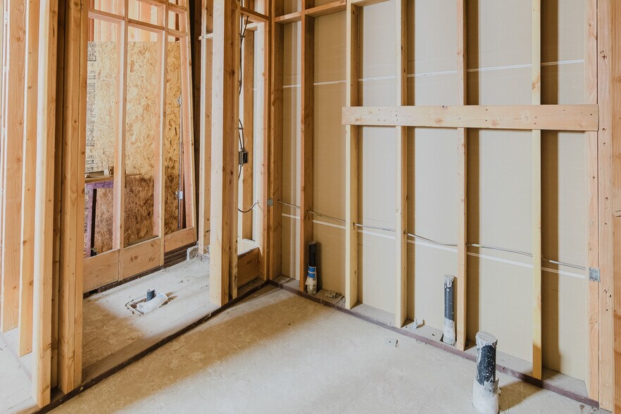 More Photos Of 151-161 Airport Rd, King City Warehouse For Lease