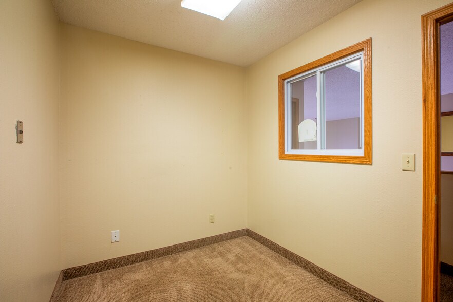 More Photos Of 1411 W Dakota Pkwy, Williston Office For Lease