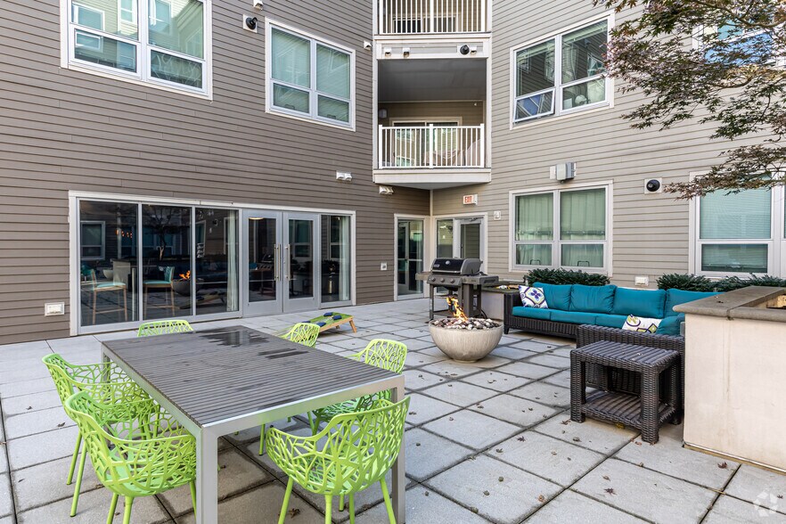 More Photos Of 200 College St, New Haven Apartments For Lease