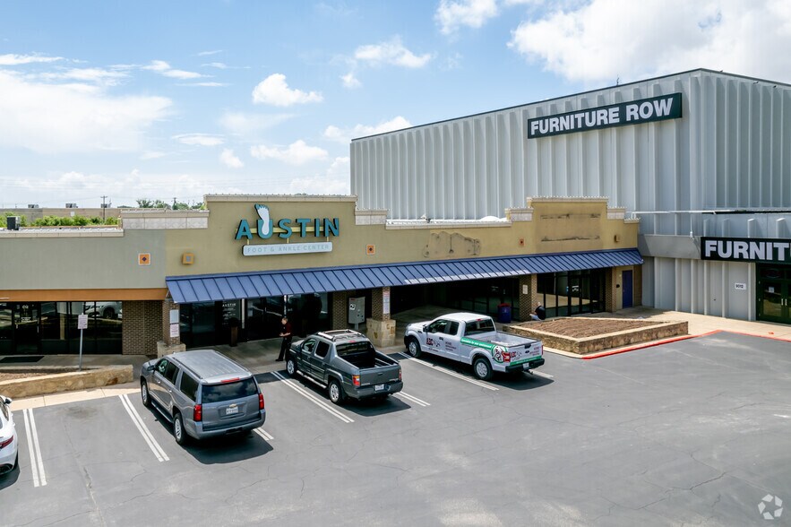 More Photos Of 9012 Research Blvd, Austin Unknown For Lease