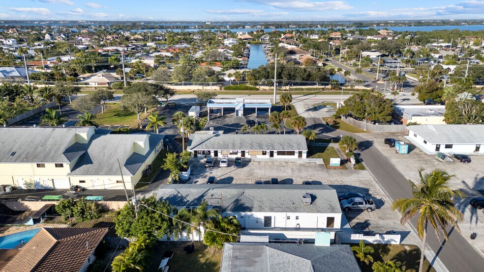 More Photos Of 599 Sherwood Ave, Satellite Beach General Retail For Lease