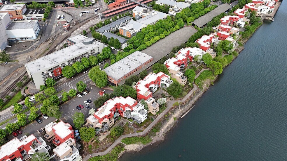 More Photos Of 600 NW Naito Pky, Portland Office For Sale