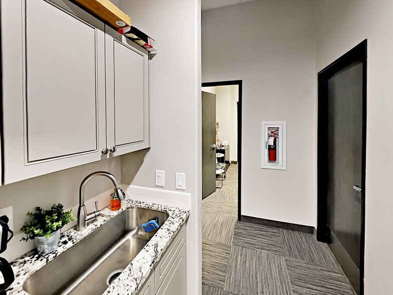 More Photos Of 1733 N Greenfield Rd, Mesa Medical For Lease