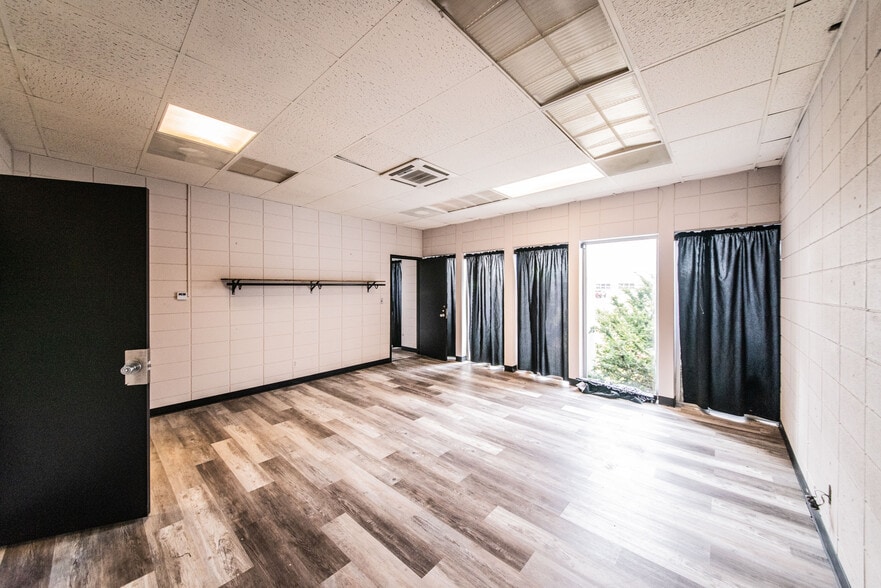 More Photos Of 3000 Irvin Cobb Dr, Paducah Warehouse For Sale