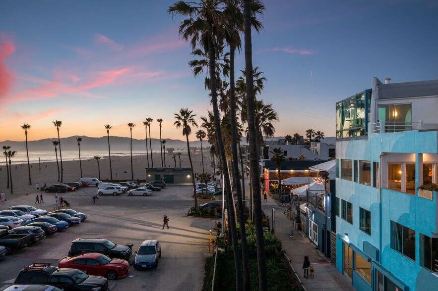 More Photos Of 3111 Ocean Front Walk, Marina Del Rey Apartments For Sale
