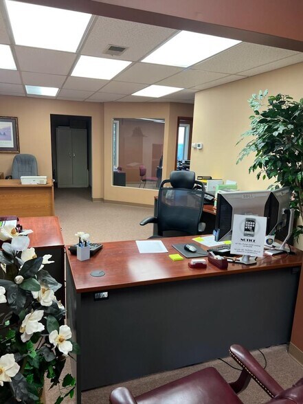 More Photos Of 7445 University Ave, Des Moines Medical For Lease