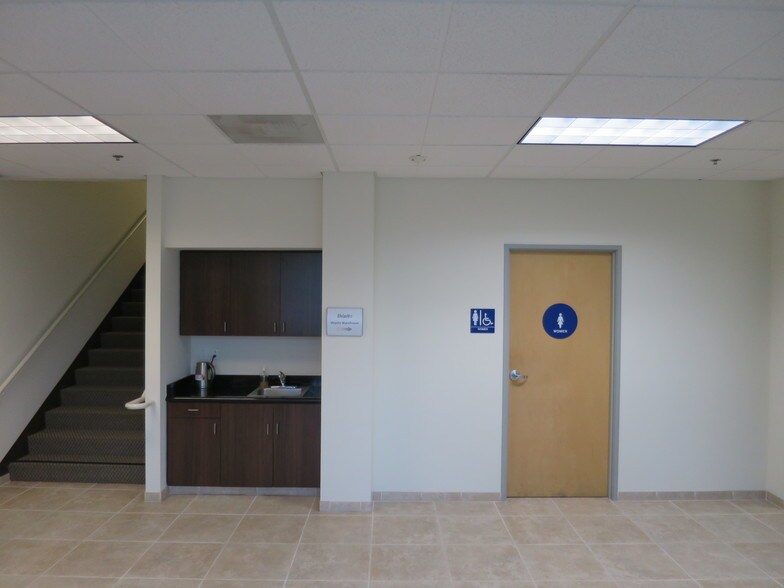 More Photos Of 2972 Columbia St, Torrance Warehouse For Lease