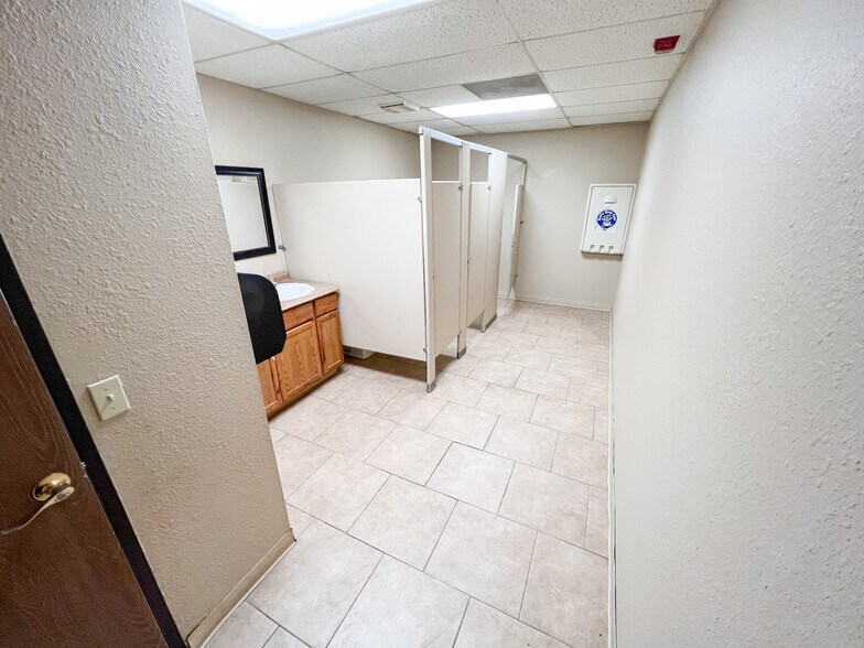 More Photos Of 3016 Kermit Hwy, Odessa Office For Lease